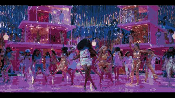 争议还是突破？《芭比》和她背后的故事