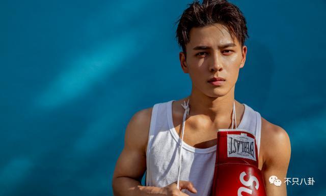 他俩居然还没分手？女方被吐槽有点恋爱脑了