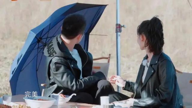 明星夫妻人设也塌了？无缝怀孕生娃被质疑靠孩子留住男人