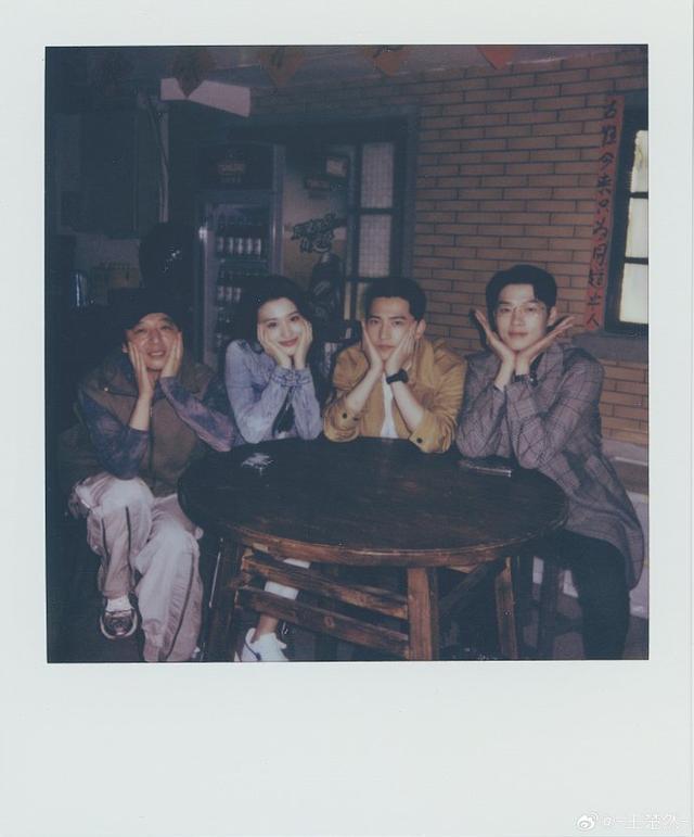 王楚然晒照告别《我的人间烟火》称批评与建议都接收到了