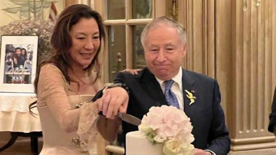 61岁杨紫琼与77岁男友举行婚礼，恋爱19年终于修成正果