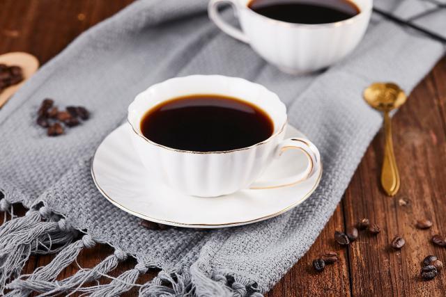 中药奶茶不再流行，年轻人开始喜欢喝药咖了吗？