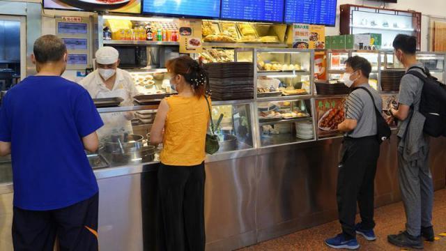 被吐槽为贵的40元中式快餐，而300元的吐司却卖到断货