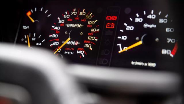 Apple iOS 17 助 iPhone 用户 理解汽车内 图形图标 说明