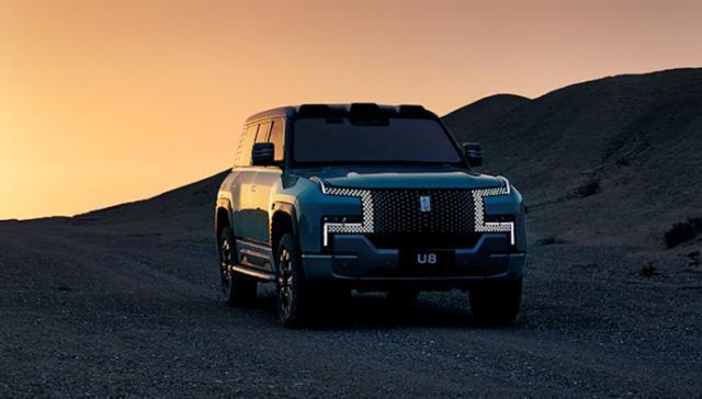 比亚迪仰望U8发布部分参数及配置：最大功率880千瓦，0-100公里加速时间为3.6秒。