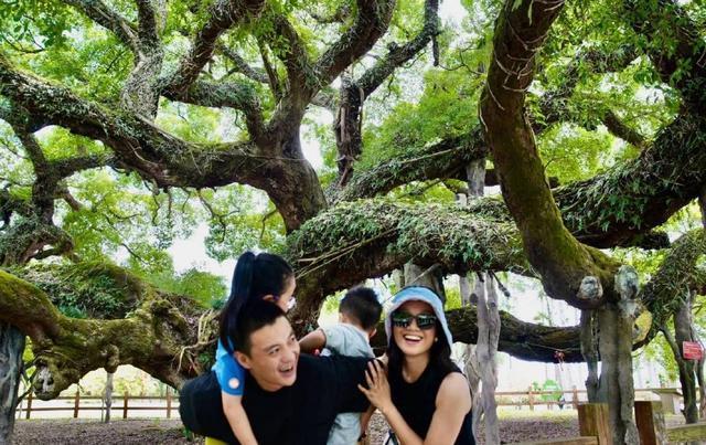 朱丹周一围带两娃福州出游 一家四口温馨幸福