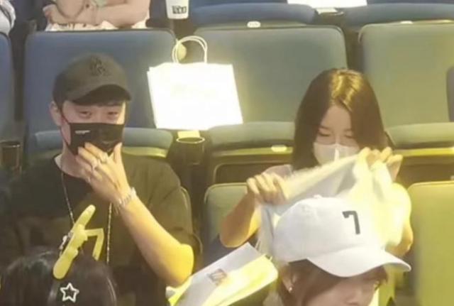 陈赫带张子萱看鹿晗演唱会秀恩爱，陈赫鹿晗搞笑互动