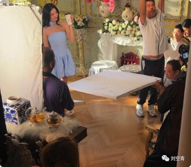 骂素人老巫婆，她这是疯了？