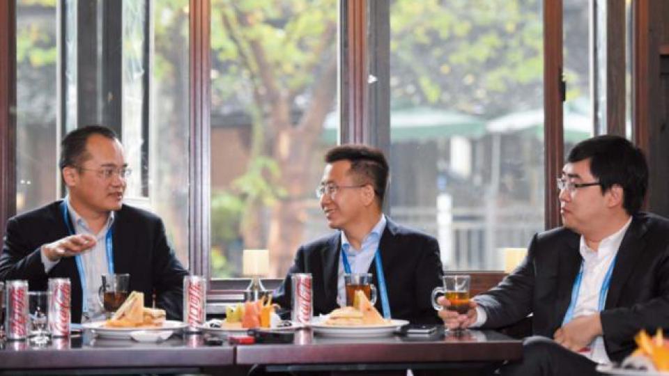 互联网“中厂”如何保持生存？