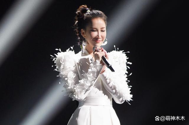 众星送别李玟！萧亚轩哭成泪人韩红面色沉重，成龙刘德华不舍