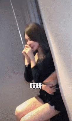 直播卖车的主播们，玩出了七七四十九变。