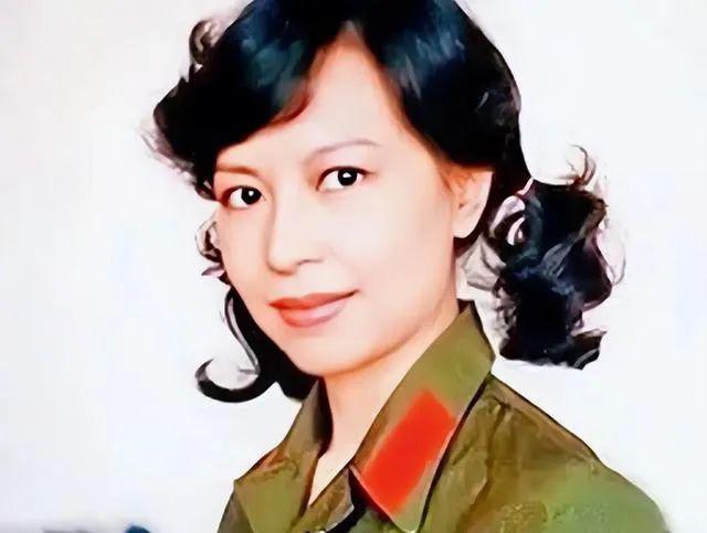 “第一艳星”：全裸出圈，征服1000多个男人退圈造卫星