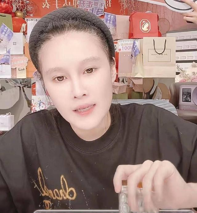 赵本山女儿球球挺孕肚自拍 幽默让粉丝猜是男娃女娃