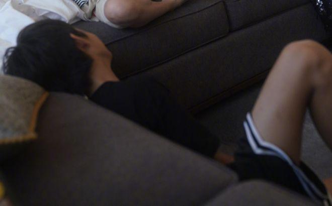 孙俪穿美人鱼裙获女儿赞美 儿子亲自为妈妈掌镜