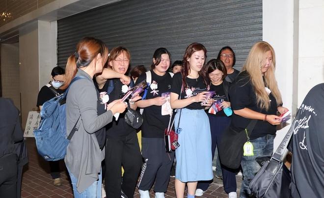 告别会结束！粉丝在灵堂门口哭喊：请把CoCo还给我