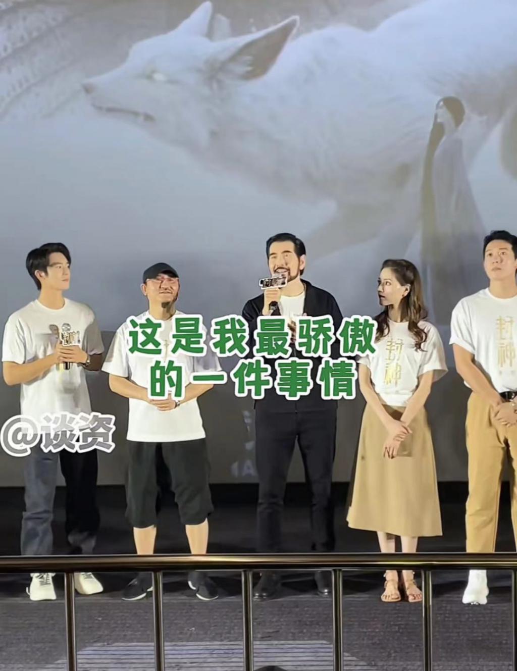 费翔首回应美国国籍,诚挚发言获满堂喝彩,长居英国生活潇洒