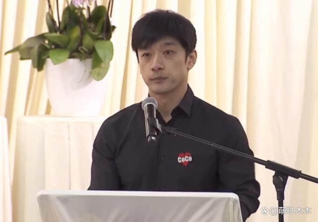 李玟大殓出殡！八位扶灵人送别，现场亲友哭成一片