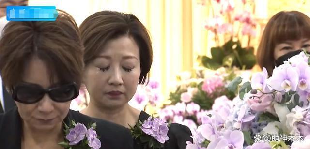 李玟大殓出殡！八位扶灵人送别，现场亲友哭成一片