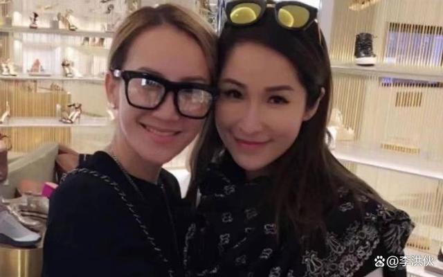 李玟的丧礼上，萧亚轩哭成泪人，她们的感情到底有多好？