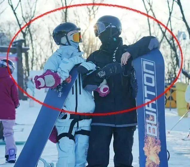 又一个油腻男塌房了…