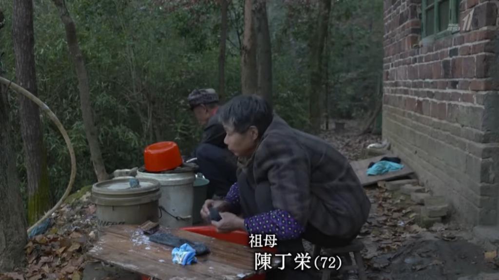 别再捧着她了！！！