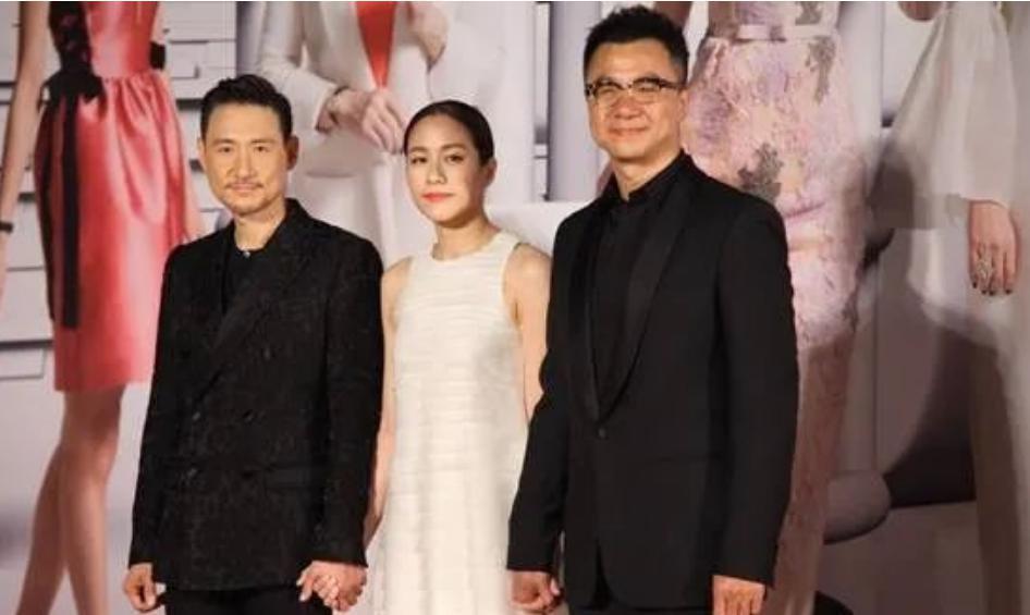 突然退圈！跑国外养胎，竟怀了已婚导演的孩子？！