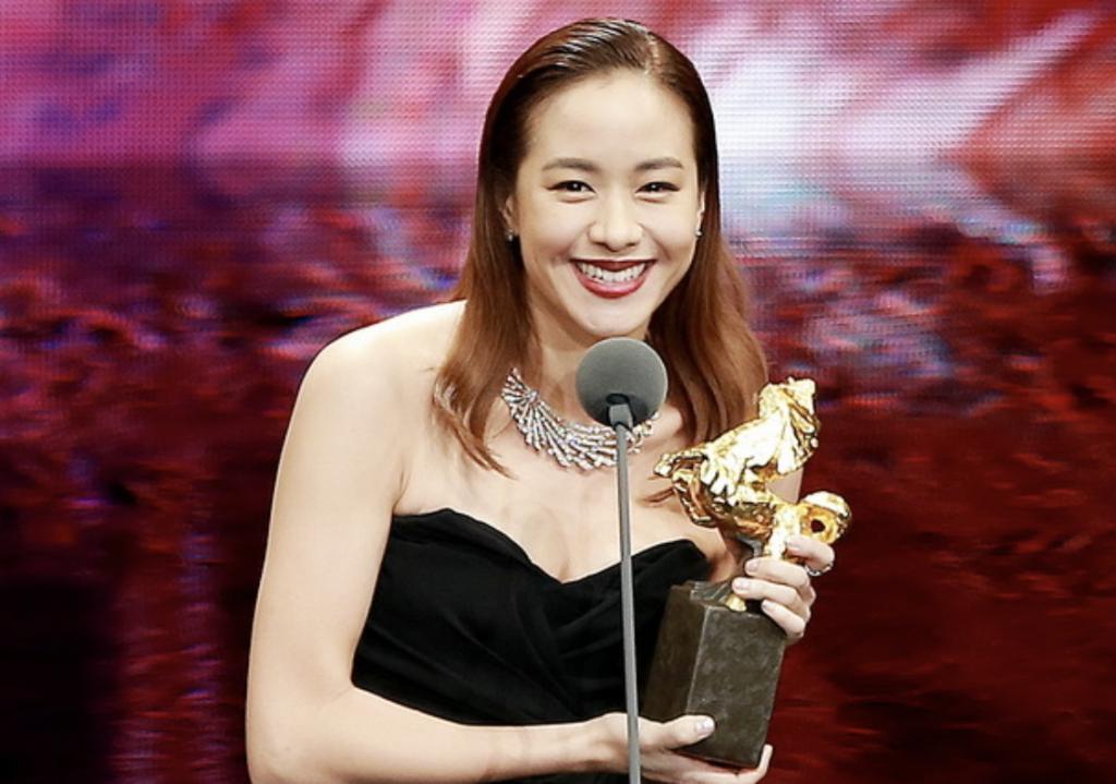 突然退圈！跑国外养胎，竟怀了已婚导演的孩子？！