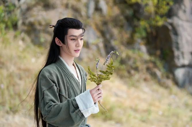 靠男人上热搜，杨紫可真行啊