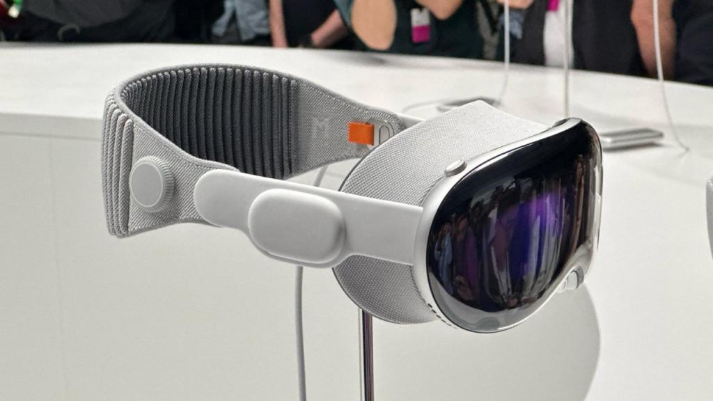 visionOS测试版暗示，苹果将把Vision Pro电影库升级至3D版本