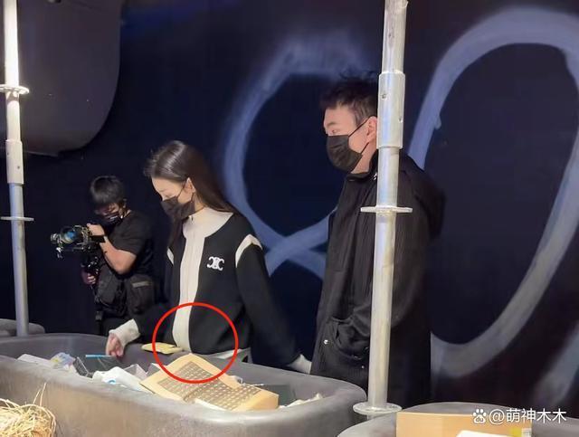 王思聪被曝升级做爸爸，抱婴儿图疯传，刚骂《封神》是垃圾片