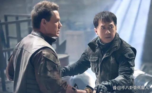 69岁成龙花5亿拍“翻版”《战狼2》，却让人看到功夫片的没落
