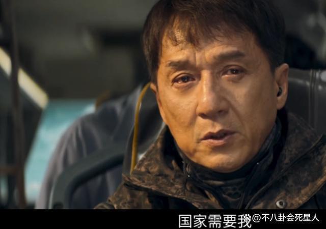 69岁成龙花5亿拍“翻版”《战狼2》，却让人看到功夫片的没落