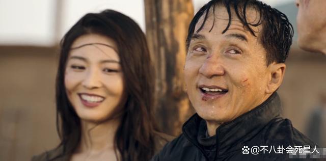 69岁成龙花5亿拍“翻版”《战狼2》，却让人看到功夫片的没落