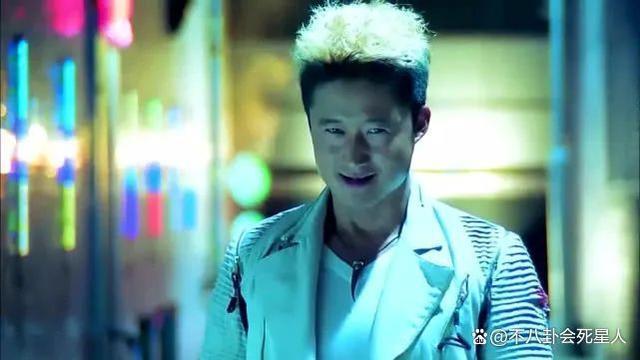 69岁成龙花5亿拍“翻版”《战狼2》，却让人看到功夫片的没落