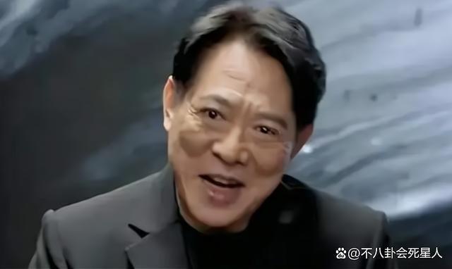 69岁成龙花5亿拍“翻版”《战狼2》，却让人看到功夫片的没落