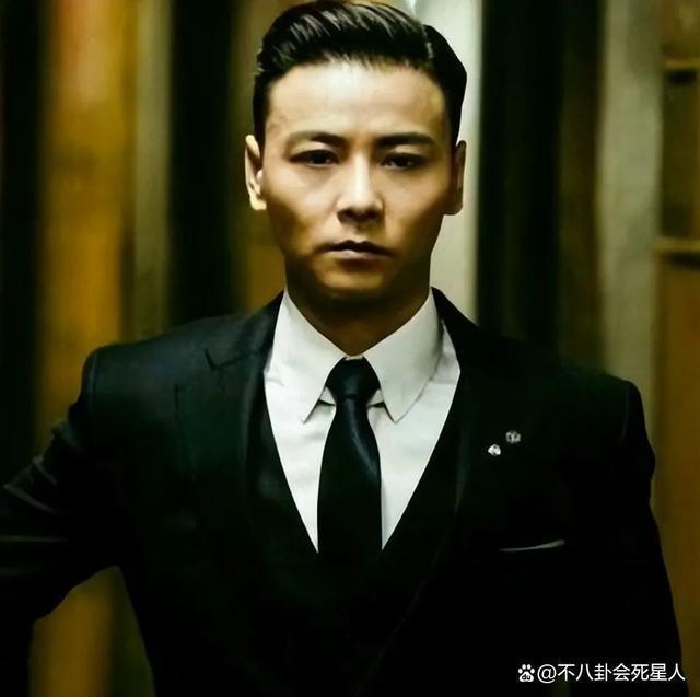 69岁成龙花5亿拍“翻版”《战狼2》，却让人看到功夫片的没落