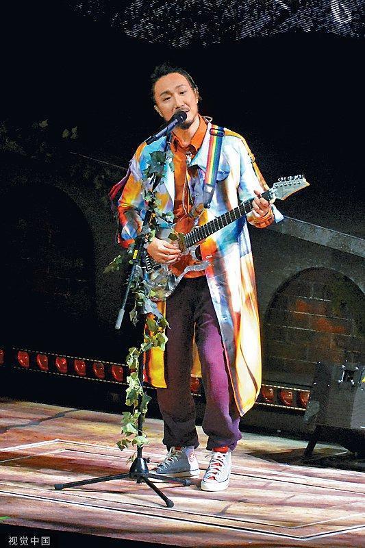 郑中基世界巡演澳门站开唱 妻子余思敏带儿女现身支持