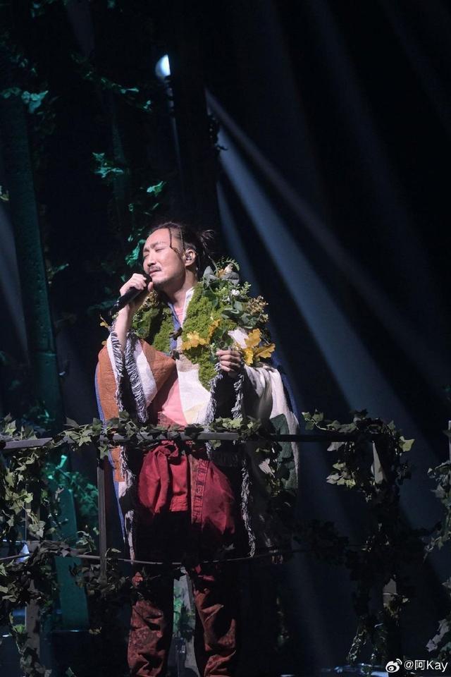 郑中基世界巡演澳门站开唱 妻子余思敏带儿女现身支持