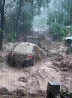 超强台风暴雨来袭，多地受灾！汽车被泡水、冲走该怎么处理？
