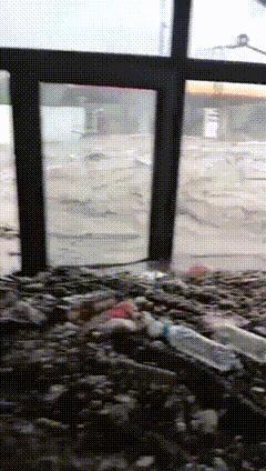 超强台风暴雨来袭，多地受灾！汽车被泡水、冲走该怎么处理？