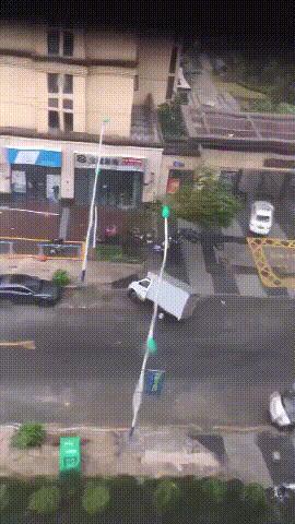 超强台风暴雨来袭，多地受灾！汽车被泡水、冲走该怎么处理？
