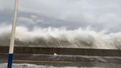 超强台风暴雨来袭，多地受灾！汽车被泡水、冲走该怎么处理？