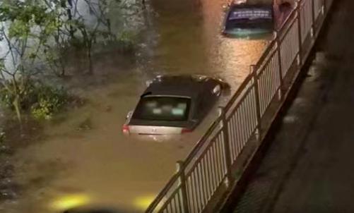 超强台风暴雨来袭，多地受灾！汽车被泡水、冲走该怎么处理？