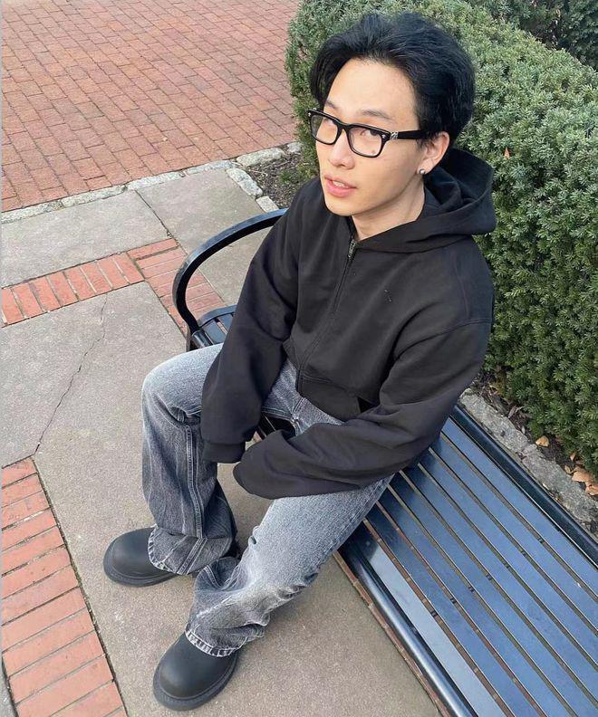 陈坤儿子晒劳斯莱斯！近照黝黑沧桑很像爸，久居国外纹身瞩目