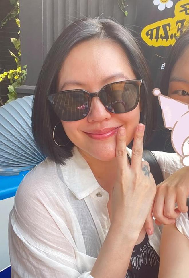 小S带3个女儿游韩国 15岁二女儿穿搭成熟身材吸睛