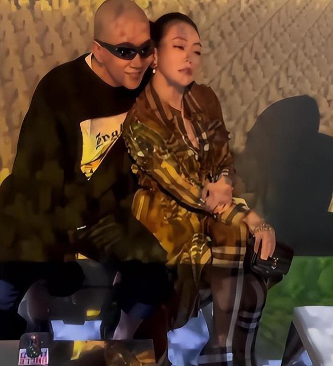 小S带3个女儿游韩国 15岁二女儿穿搭成熟身材吸睛