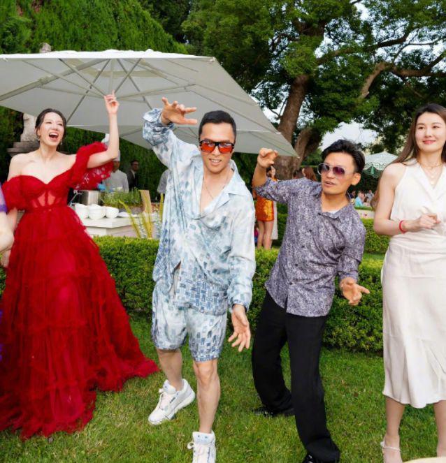 王宝强前妻现状，与俩娃独自生活，女儿亭亭玉立儿子成小大人