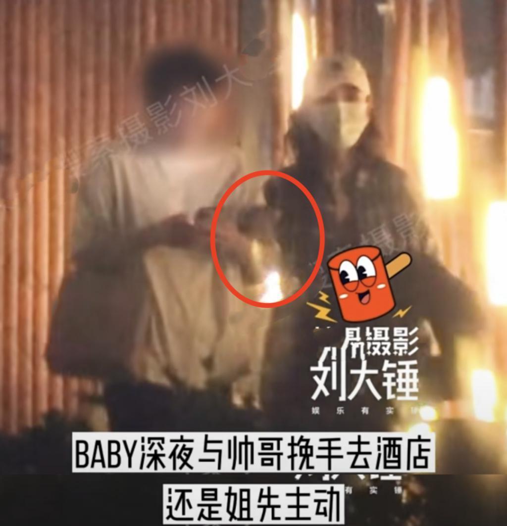 baby和经纪人贾士凯挽手去酒店，两人举止亲密引误会