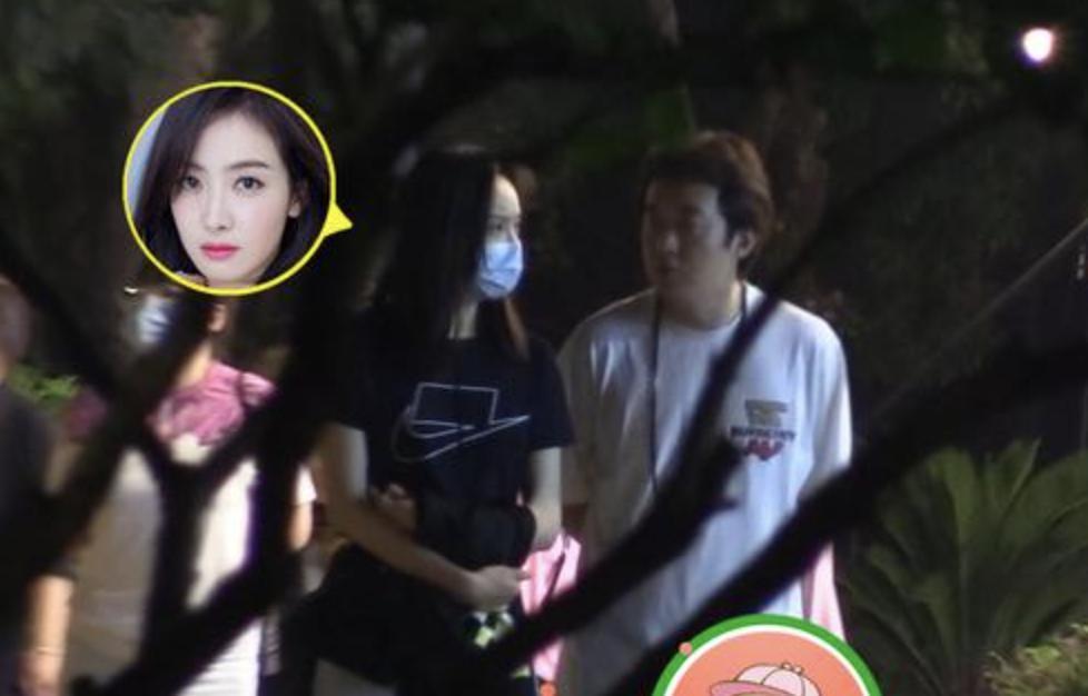 baby和经纪人贾士凯挽手去酒店，两人举止亲密引误会