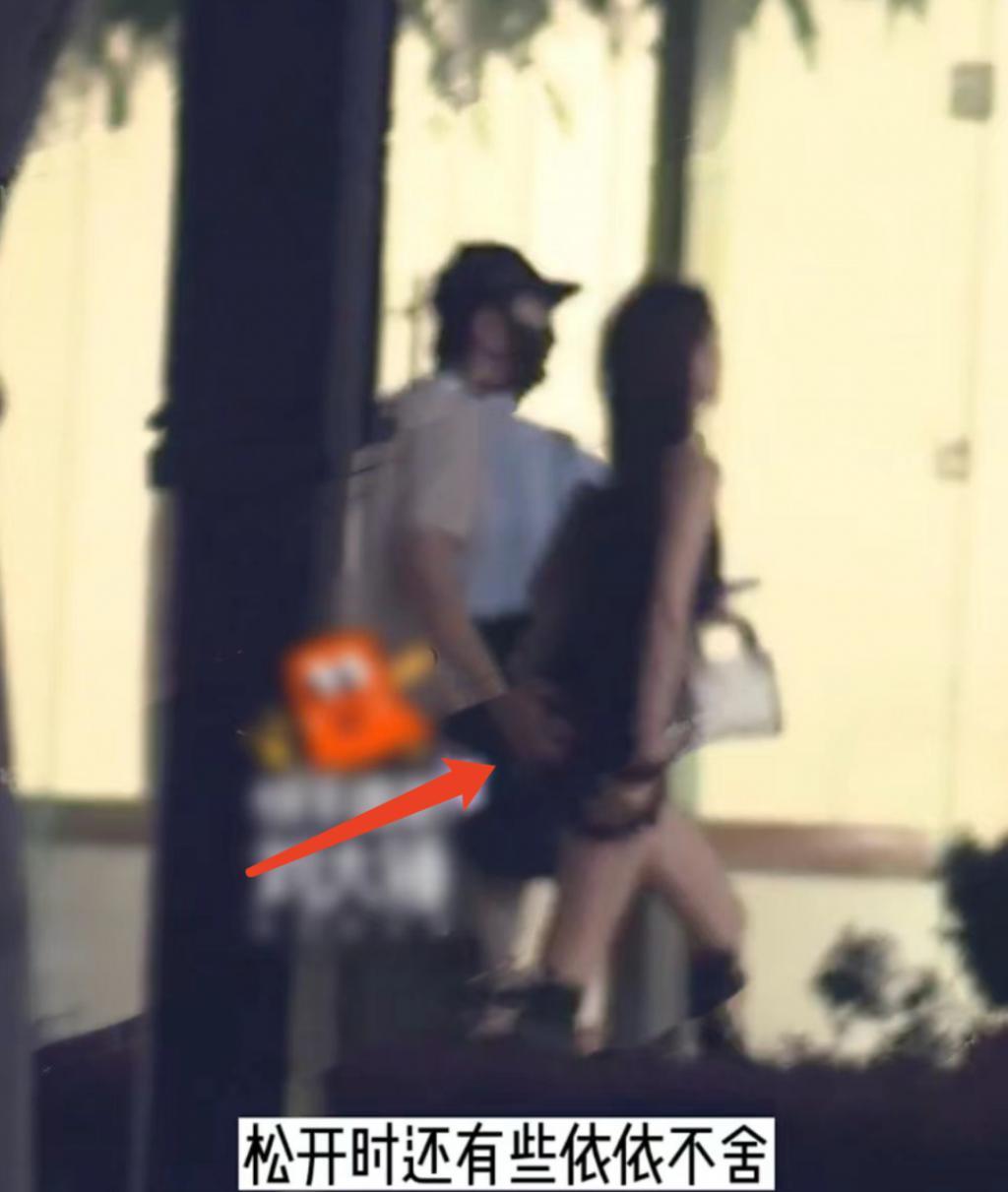 baby和经纪人贾士凯挽手去酒店，两人举止亲密引误会